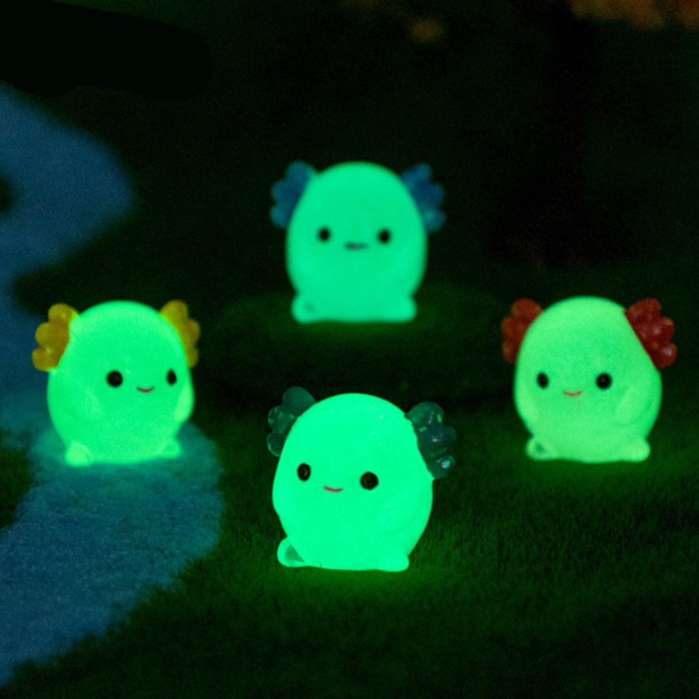 光るアホロートルミニチュア、暗闇で光る動物フィギュア、モスマ - Aquarium Moss のレビューと価格