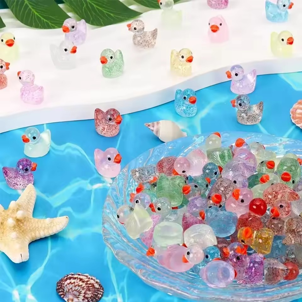 ～パープルカラーのミニチュア樹脂製アヒル。DIY、庭、マイク - Plant Aquarium Pot のレビューと価格