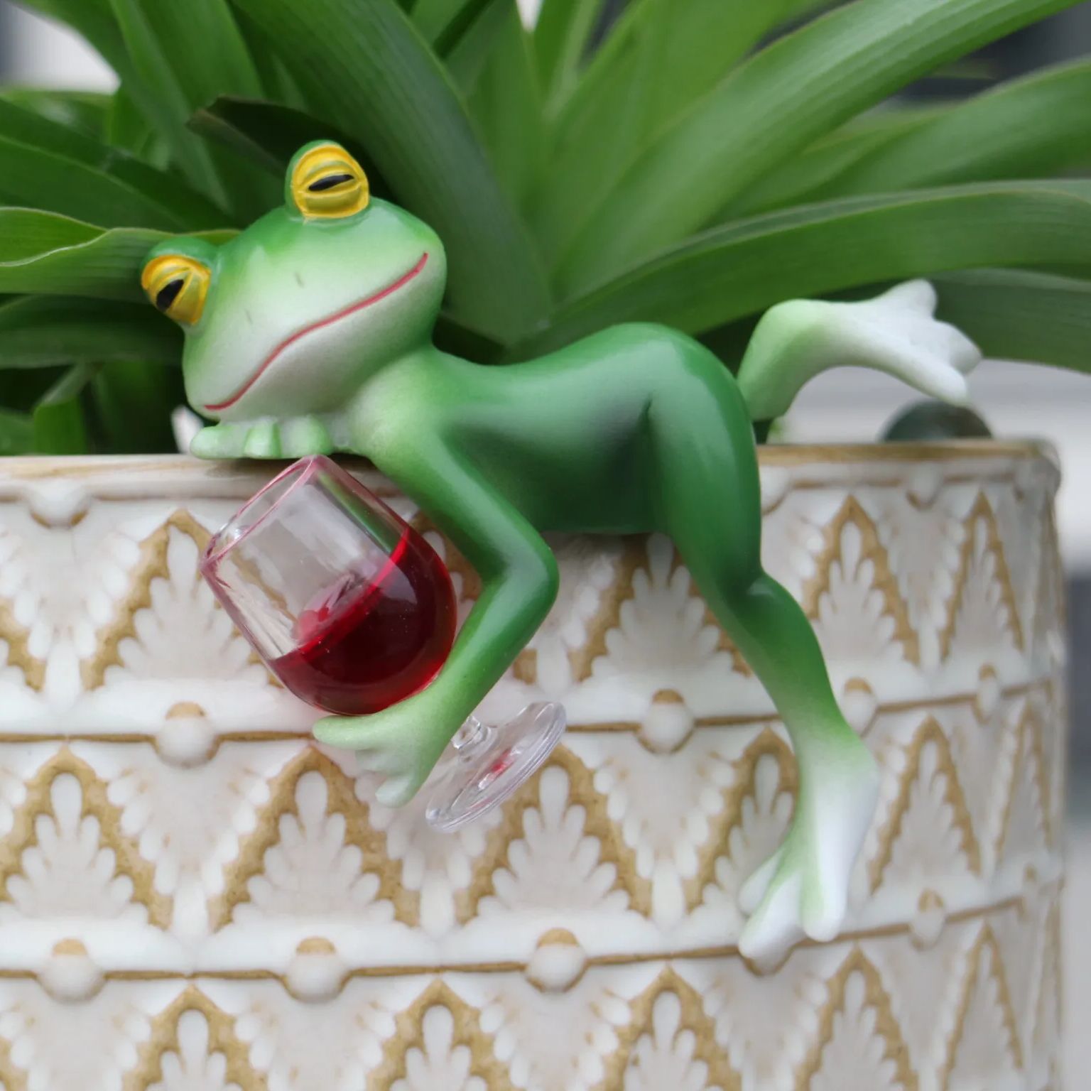 可愛らしい緑色のカエルとワイングラスのオーナメント - 室内 - Plant Aquarium Pot のレビューと価格